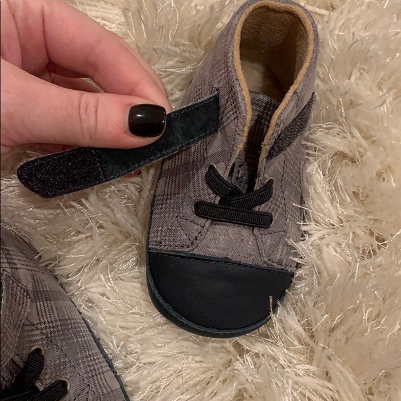 Baby boys Ugg shoes size 2/3 - Picture 4 of 6